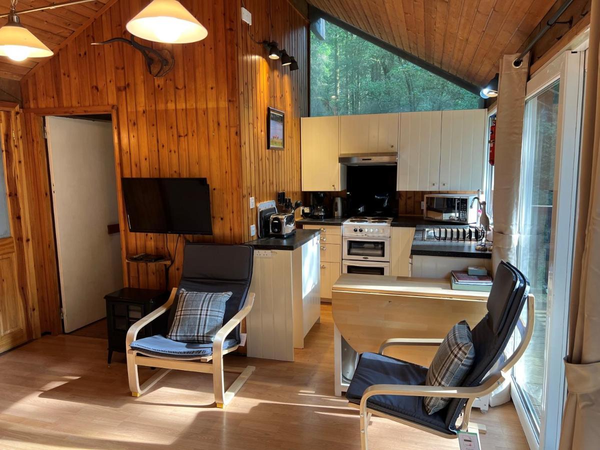 Loch Aweside Forest Cabins Dalavich ภายนอก รูปภาพ